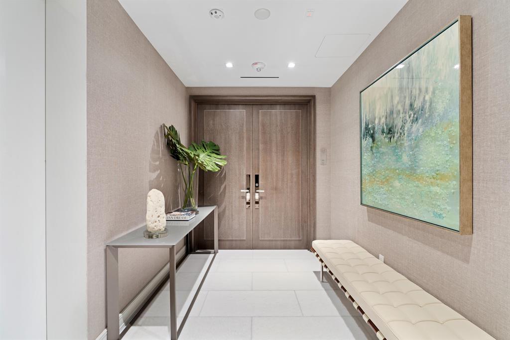 BRISTOL CONDO - Residential