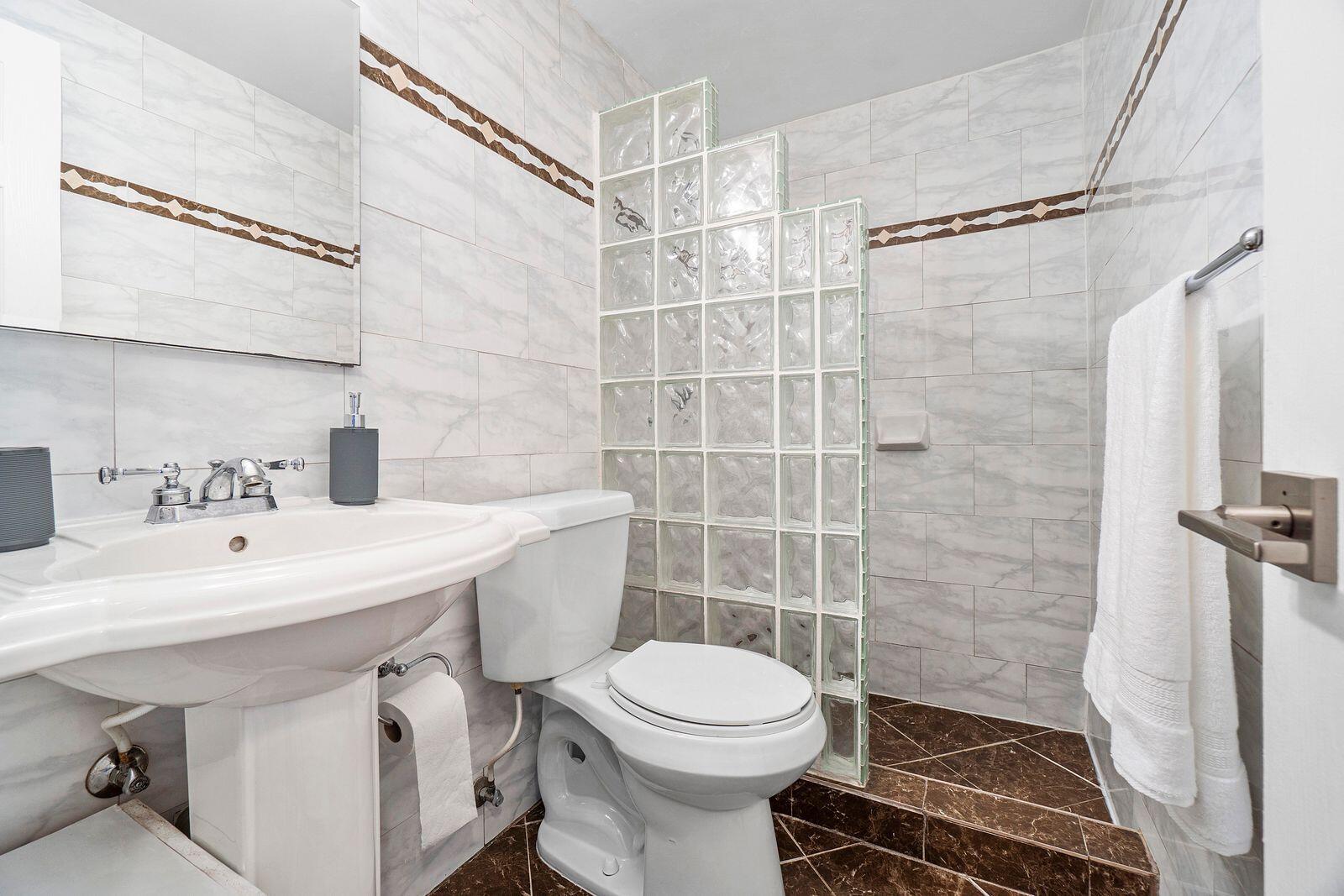 HOME TOWER CONDO - Residential Lease