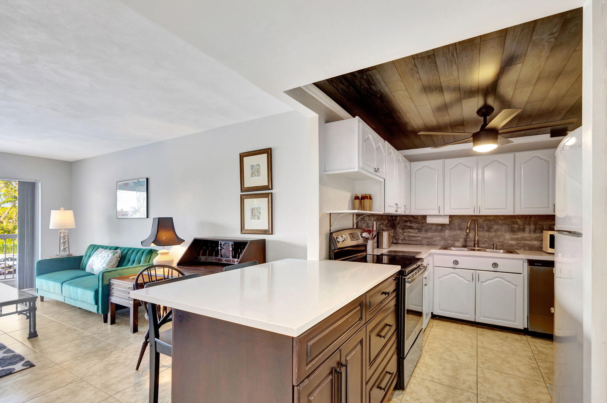 PORTOFINO CONDO PT OF LTS 15 AND 16,JARVIS PAR - Residential Lease