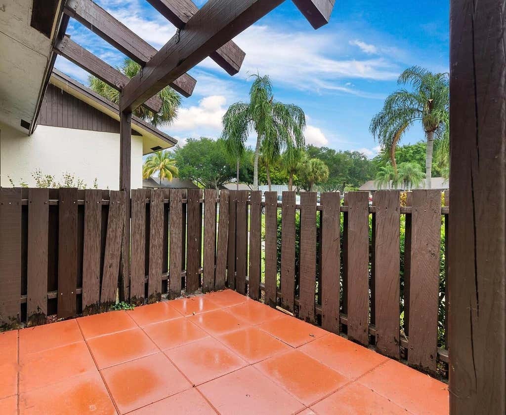 Photo of 9 VÃ­a De Casas Norte, Boynton Beach, FL 33426 (MLS # B26049345)