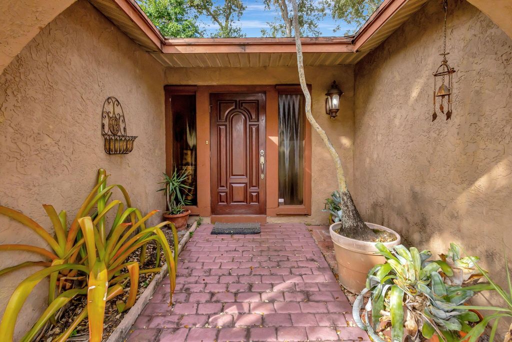 Photo of 1122 Rainwood Circle, Palm Beach Gardens, FL 33410 (MLS # R11046066)