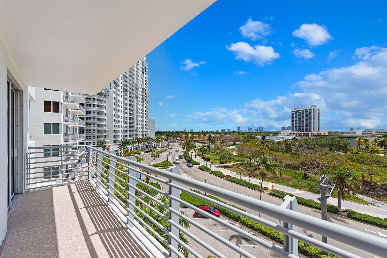 1830 Radius Drive 523, Hollywood, FL, 33020/$420,000 4 1830 Radius Drive 523