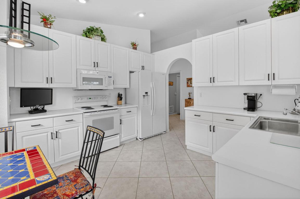 LAKERIDGE GREENS - Residential