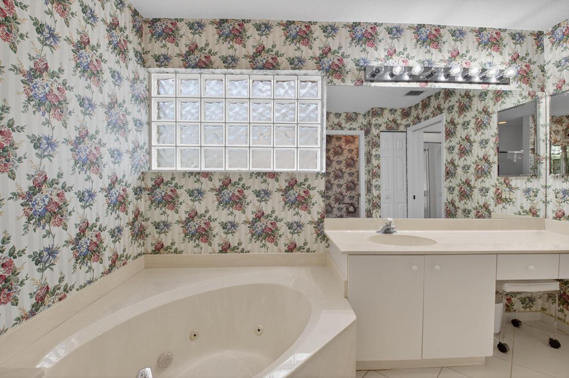 LAKERIDGE GREENS - Residential