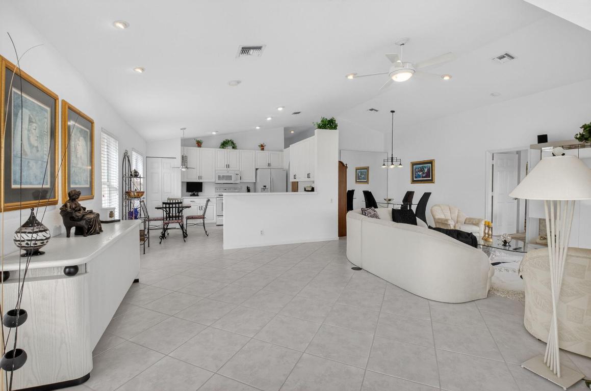 LAKERIDGE GREENS - Residential