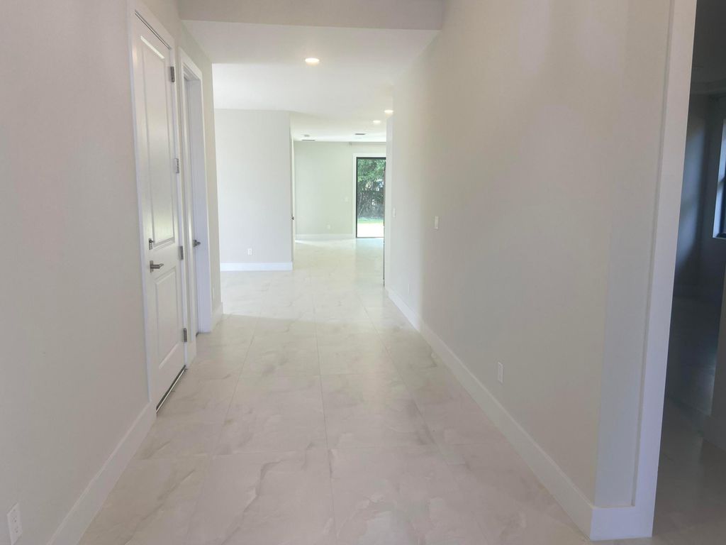 Photo of 2591 Gulfstream Road, Palm Springs, FL 33461 (MLS # R11058448)