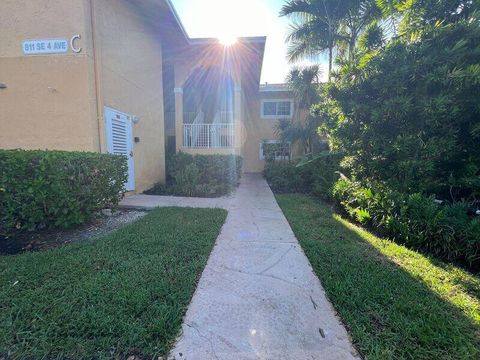 Condominium in Dania Beach FL 811 4th Avenue Ave.jpg