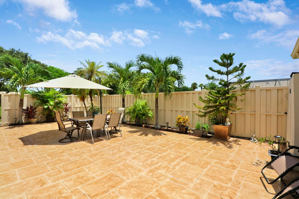 Photo of 5324 Eagle Lake Drive, Palm Beach Gardens, FL 33418 (MLS # R11003306)