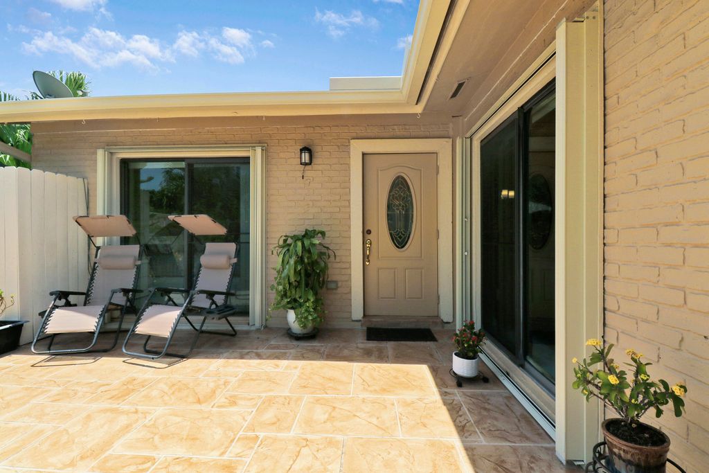 Photo of 5324 Eagle Lake Drive, Palm Beach Gardens, FL 33418 (MLS # R11003306)