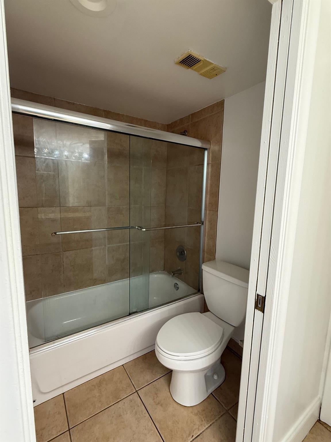 Presidential Golfview Con - Residential Lease