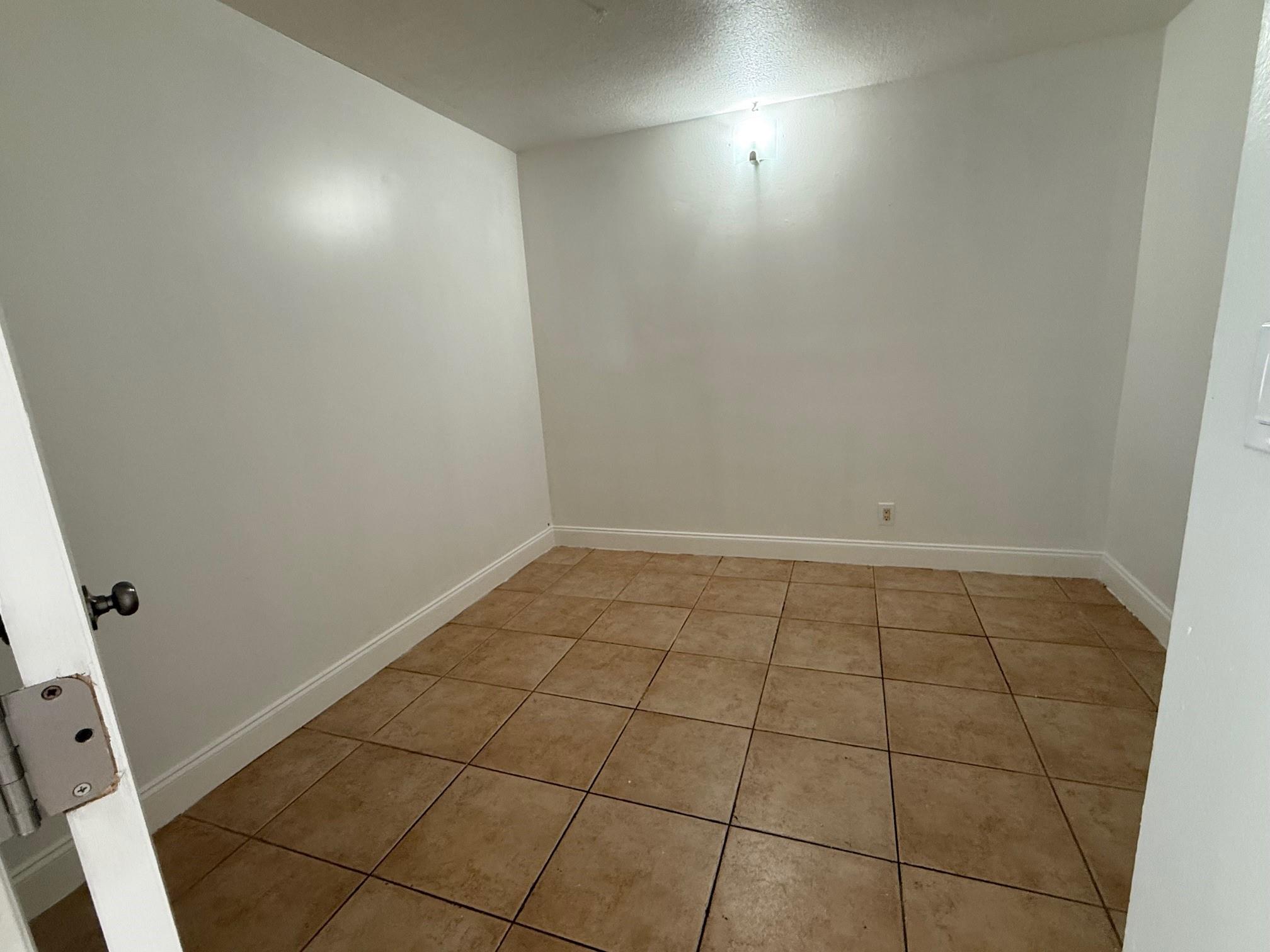 Presidential Golfview Con - Residential Lease