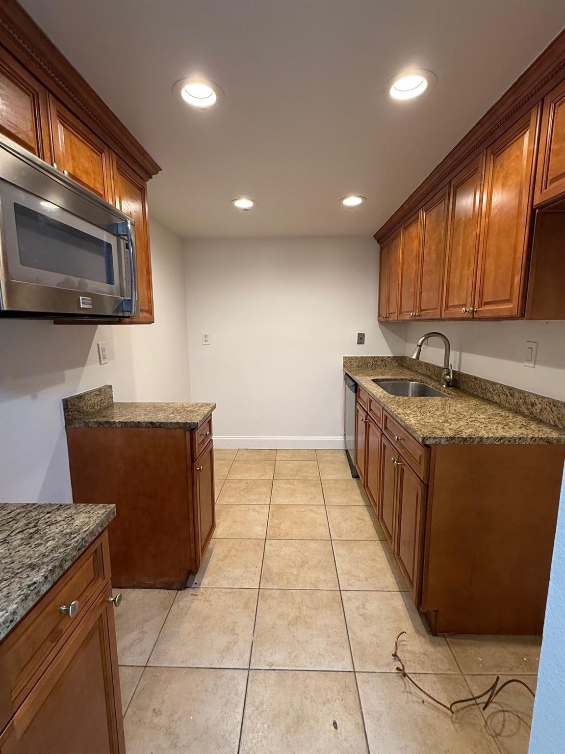 Presidential Golfview Con - Residential Lease