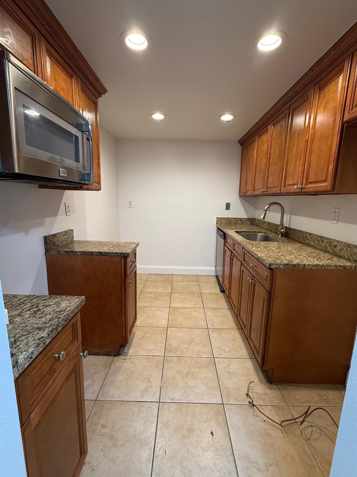 Presidential Golfview Con - Residential Lease