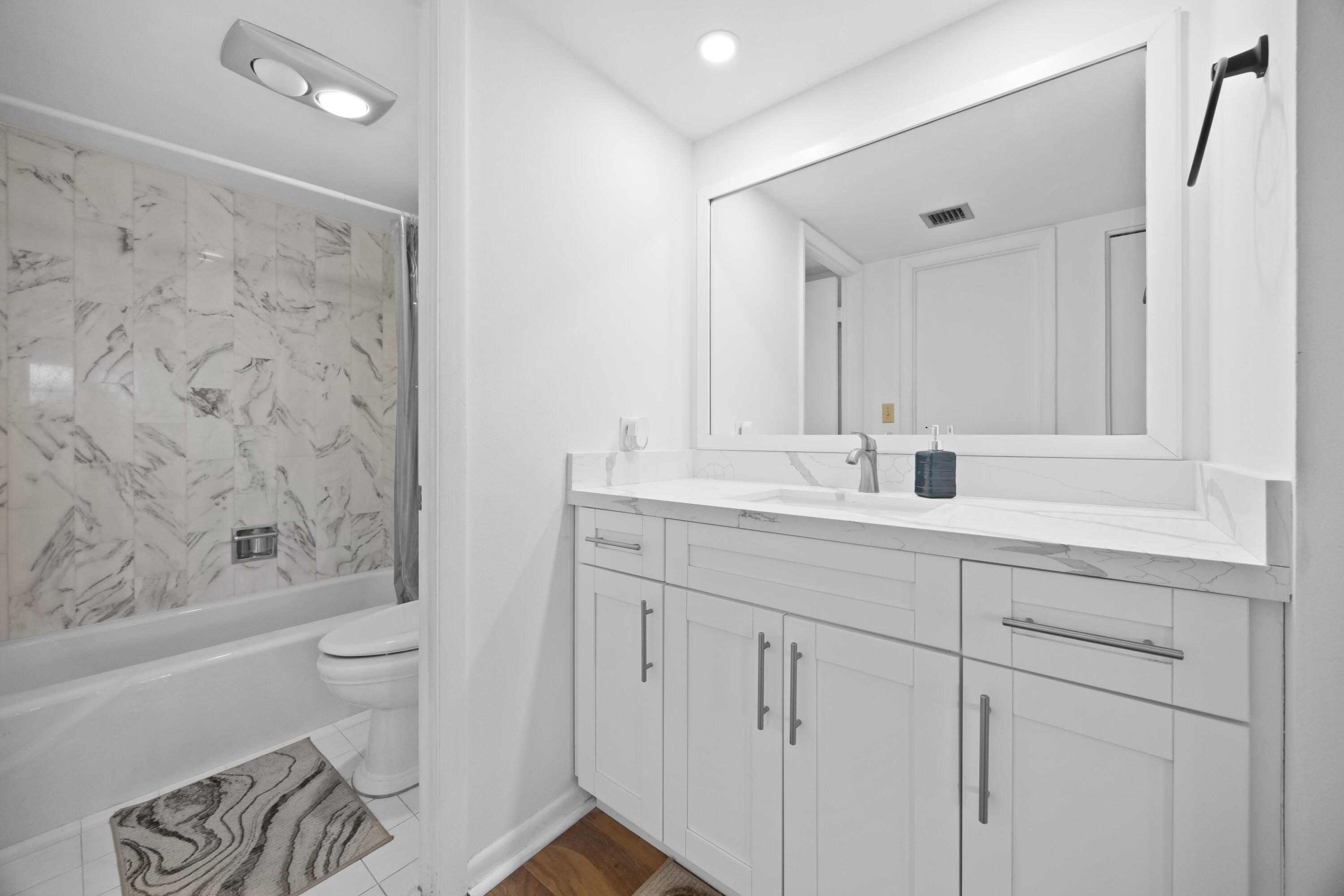 COUNTRY CLUB TOWER OF CORAL - Residential