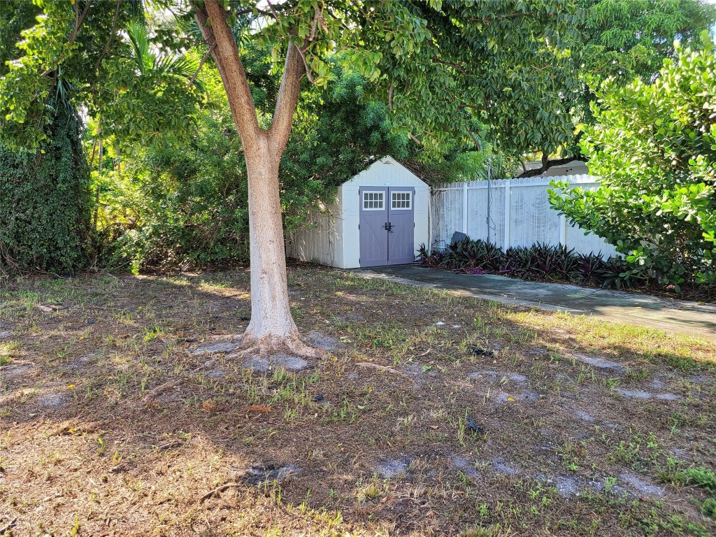 HALLANDALE PARK - Residential