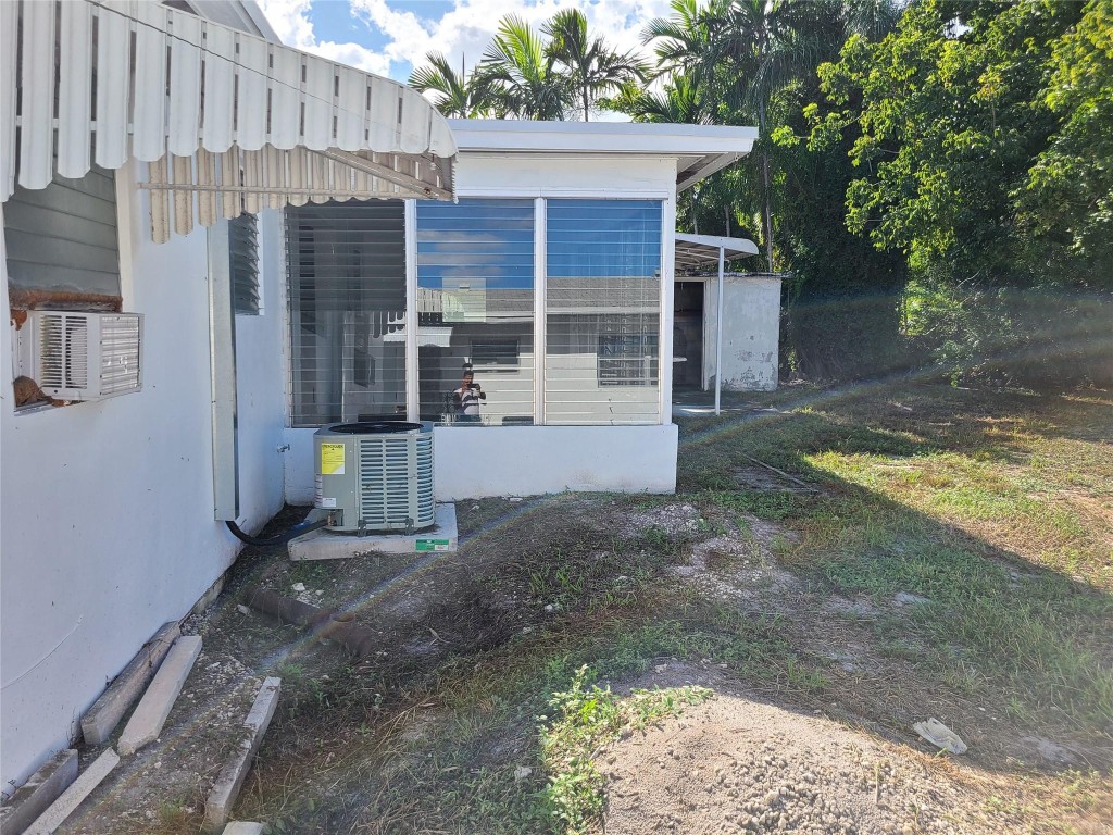 HALLANDALE PARK - Residential