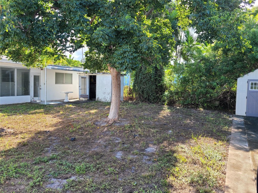 HALLANDALE PARK - Residential