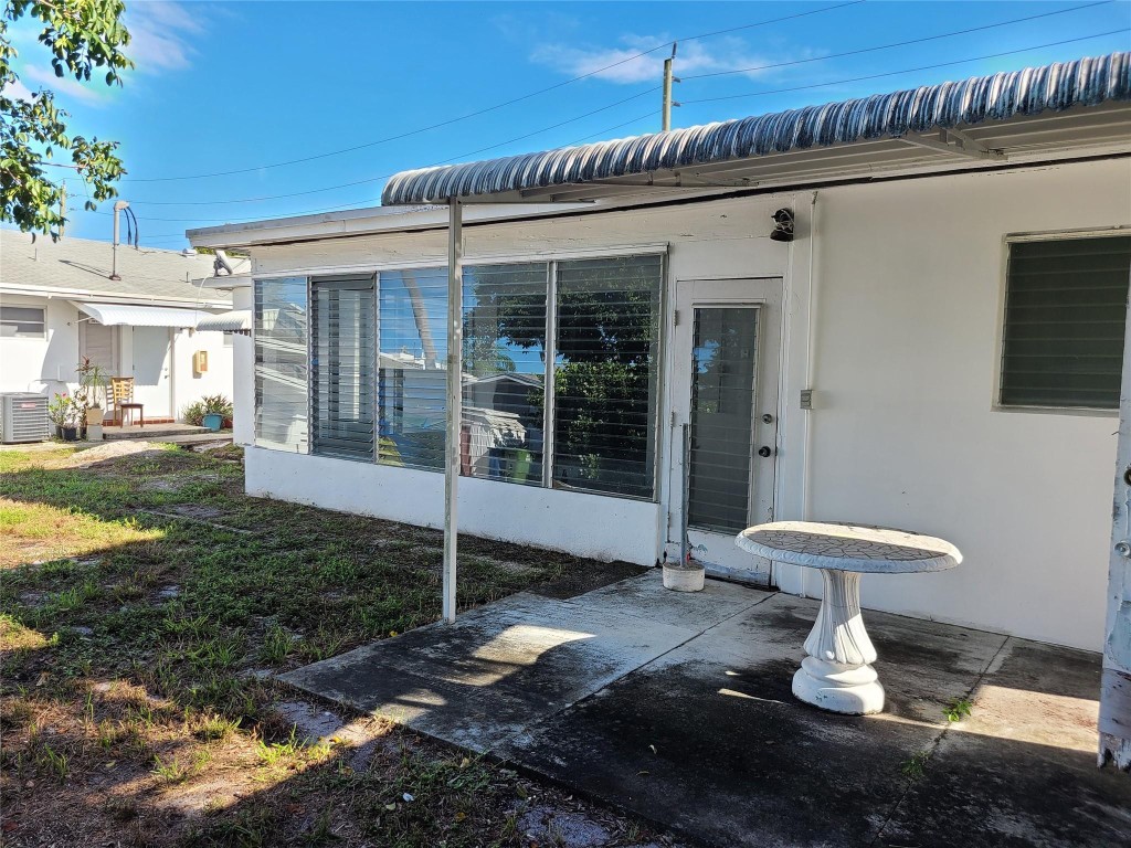 HALLANDALE PARK - Residential