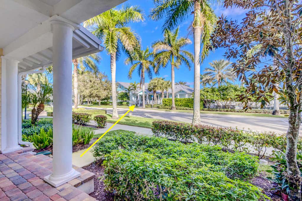 Photo of 1212 S COMMUNITY Drive, Jupiter, FL 33458 (MLS # B26052714)