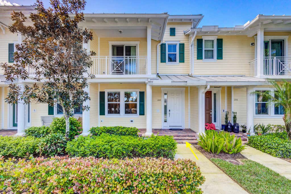 Photo of 1212 S COMMUNITY Drive, Jupiter, FL 33458 (MLS # B26052714)