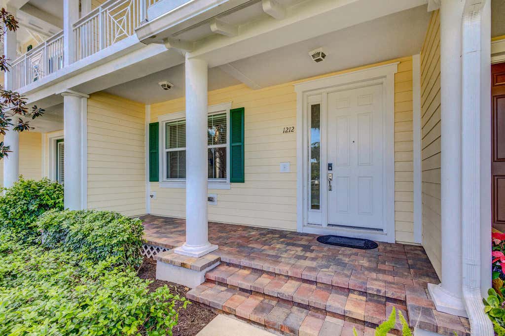 Photo of 1212 S COMMUNITY Drive, Jupiter, FL 33458 (MLS # B26052714)