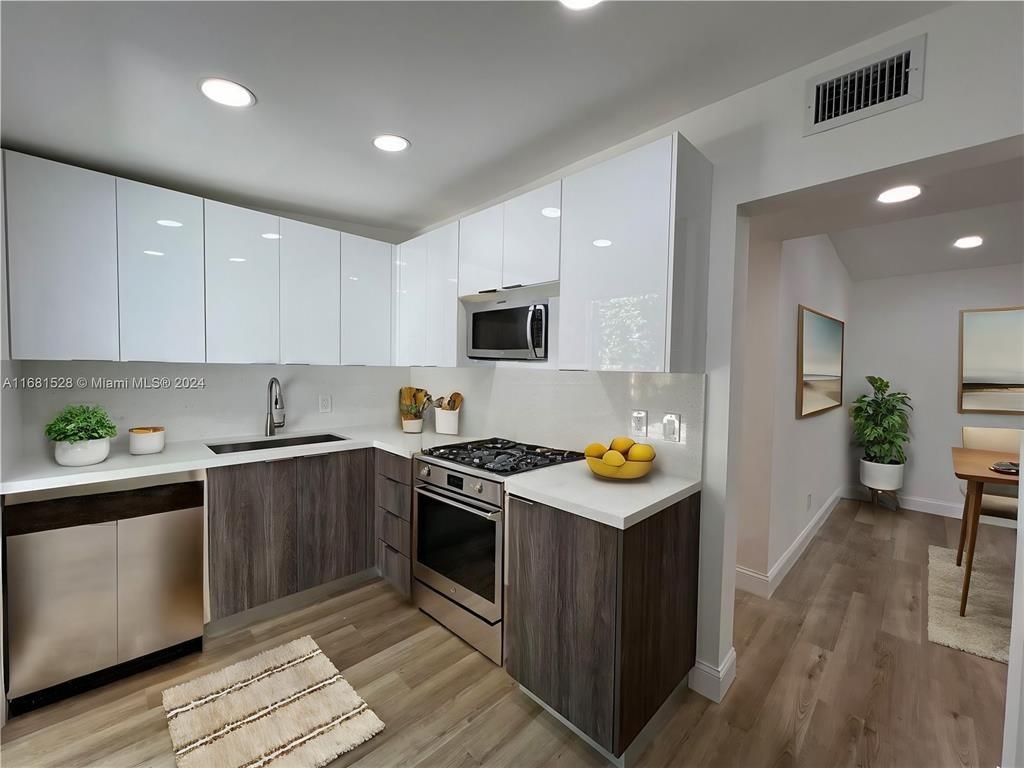 1613 NW 11th St