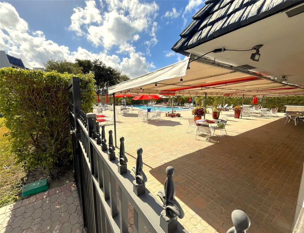 ORIOLE GOLF AND TENNIS - Residential