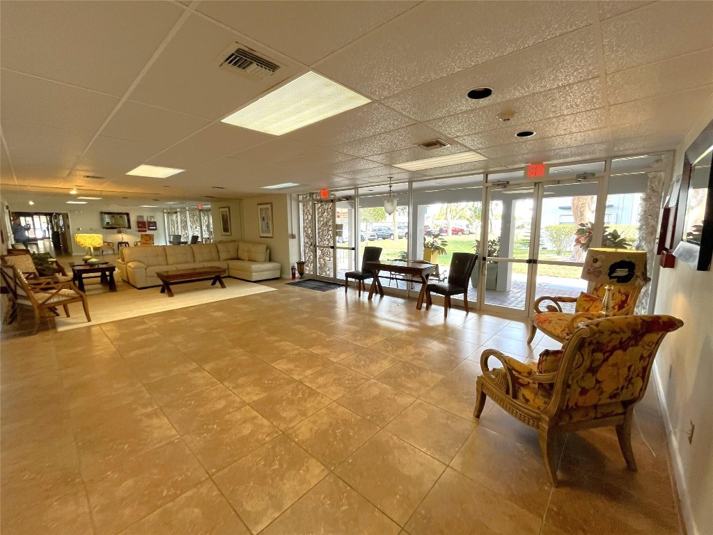 ORIOLE GOLF AND TENNIS - Residential