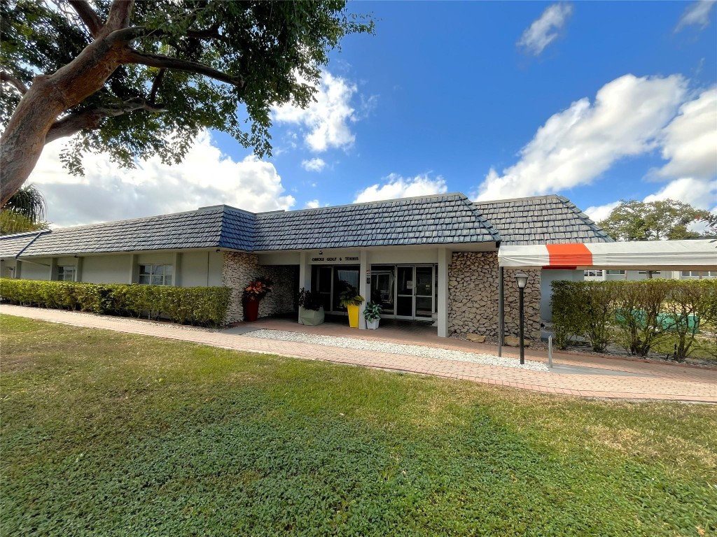 ORIOLE GOLF AND TENNIS - Residential