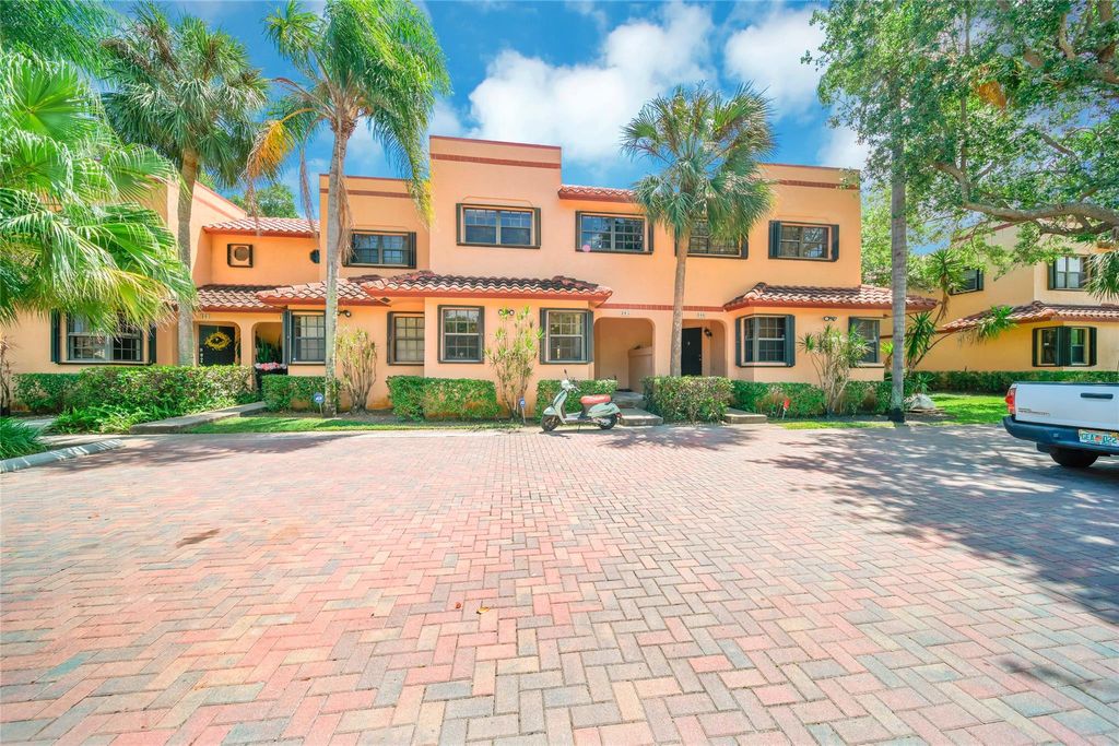 Photo of 200 NE 17th Court #805, Fort Lauderdale, FL 33305 (MLS # F10540967)