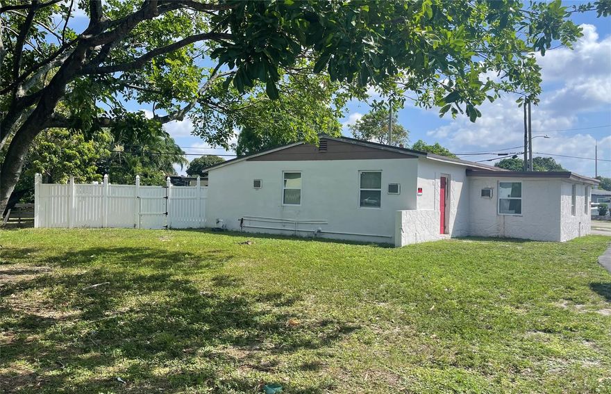 ?? Spacious Home for Rent – Your Own Private Space!
Enjoy the entire house to yourself — 4 Beds / 2 Baths in Fort Lauderdale.
?? 1519 NW 12th Ct, Fort Lauderdale, FL
?? 2,000 sq. ft. of comfortable living space
???? Pet-friendly (dogs & cats welcome)
?? $2,900 / month
??? Available now
Don’t miss out on this beautiful, spacious home — schedule your showing today!
