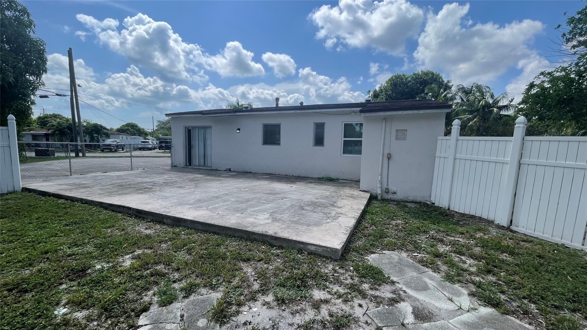 LAUDERDALE MANORS AMD PLA - Residential Lease