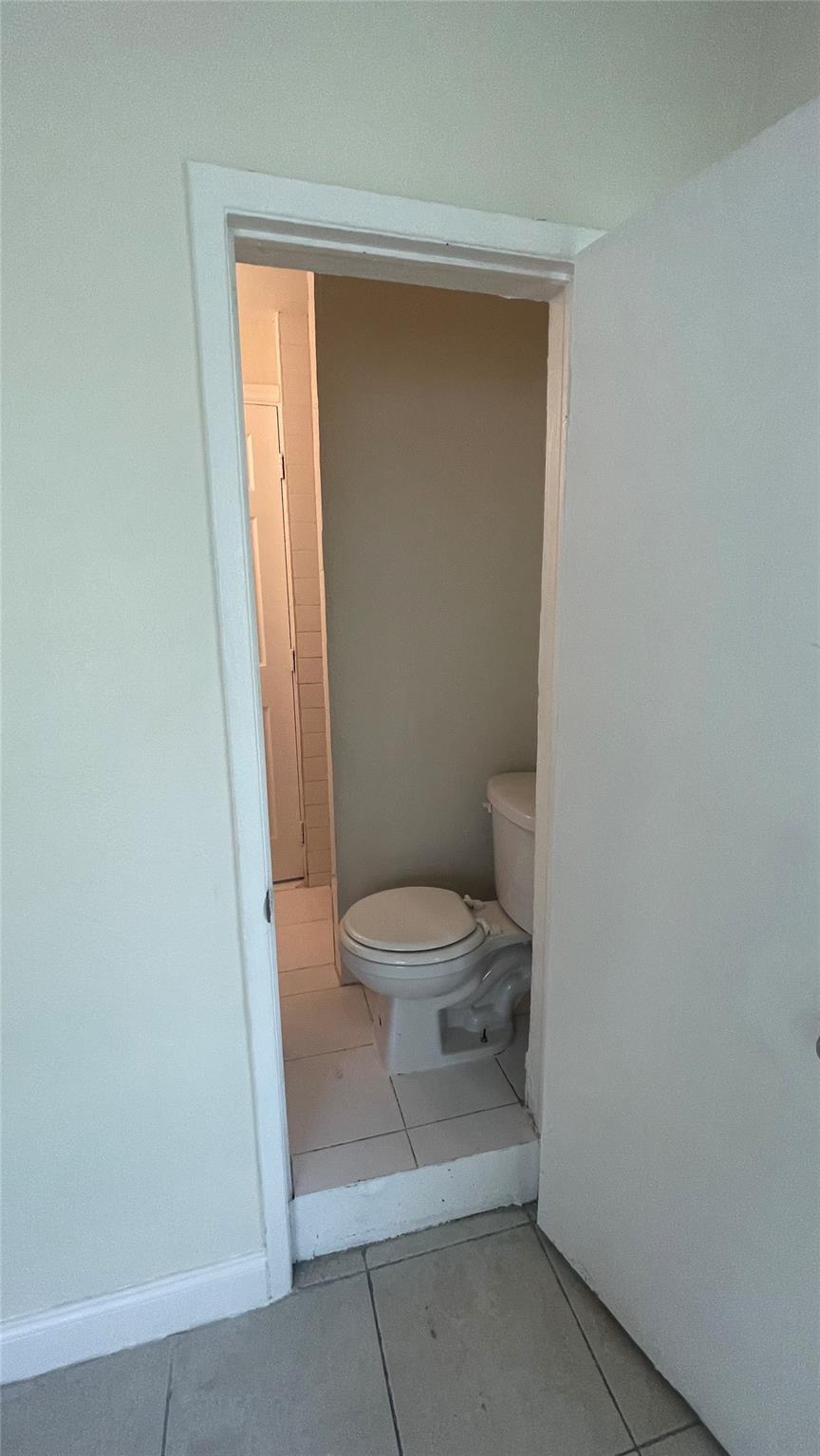 LAUDERDALE MANORS AMD PLA - Residential Lease