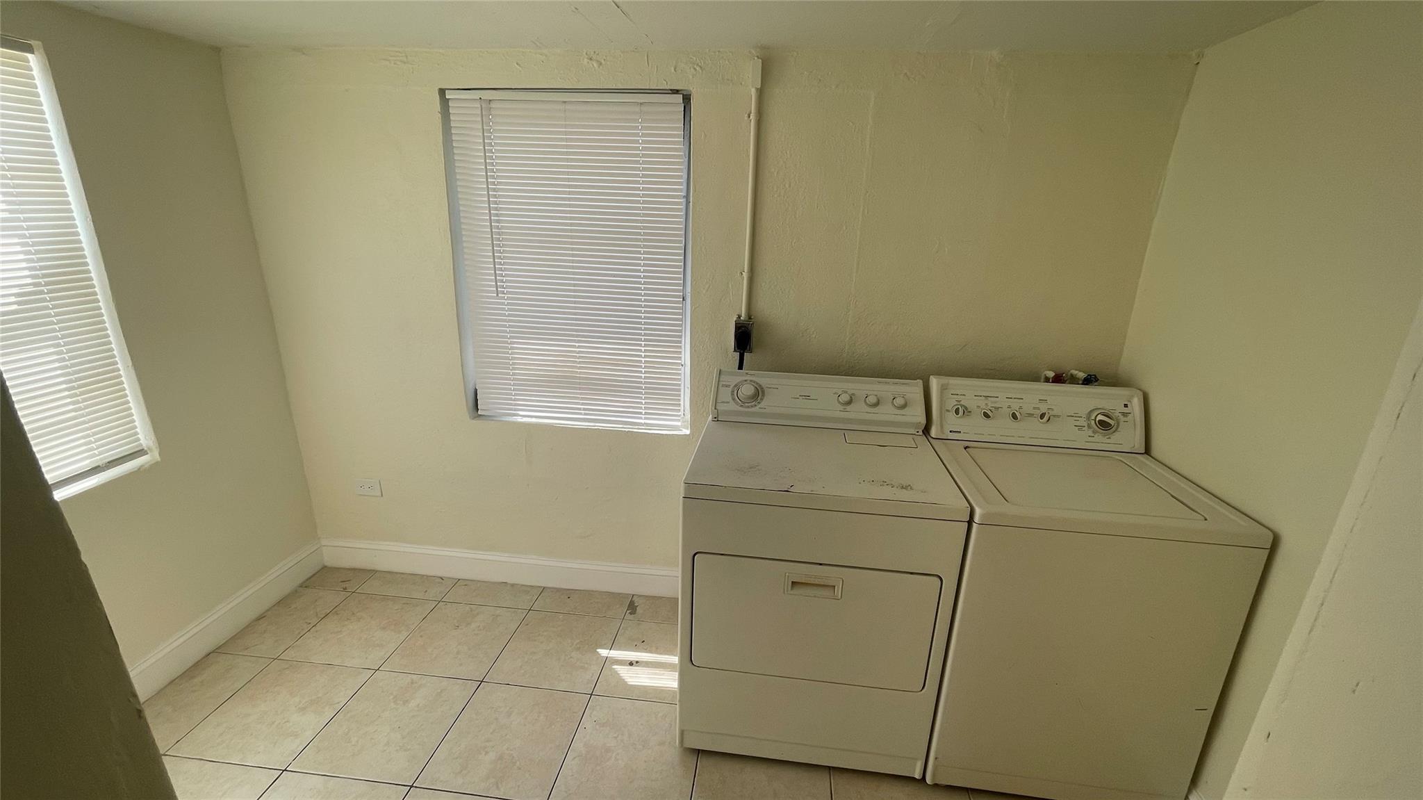 LAUDERDALE MANORS AMD PLA - Residential Lease