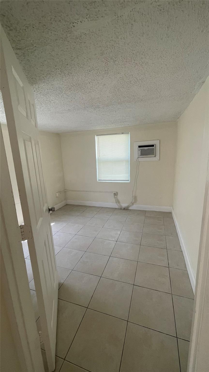 LAUDERDALE MANORS AMD PLA - Residential Lease