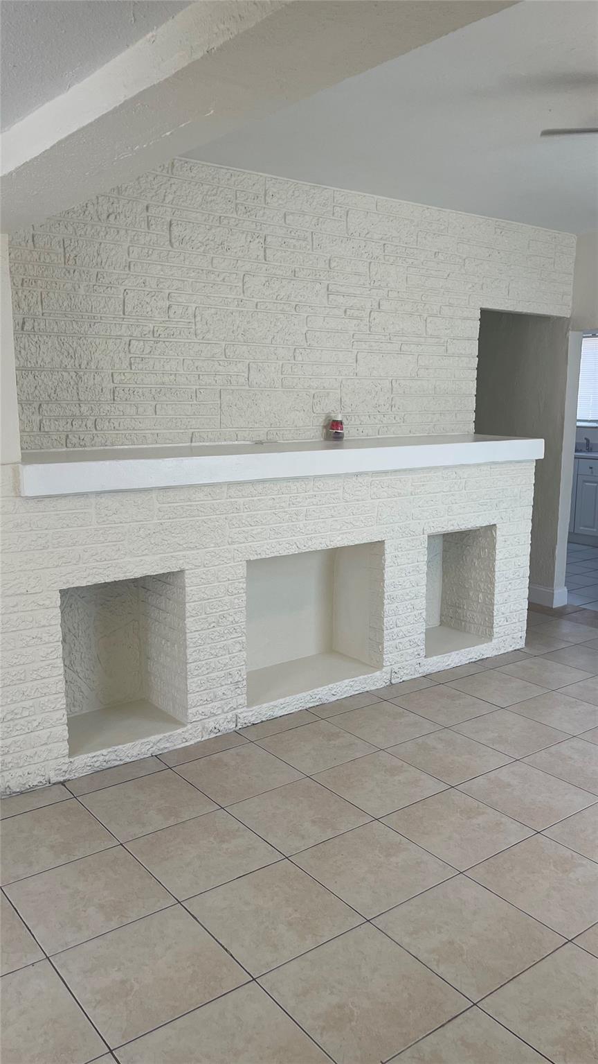 LAUDERDALE MANORS AMD PLA - Residential Lease