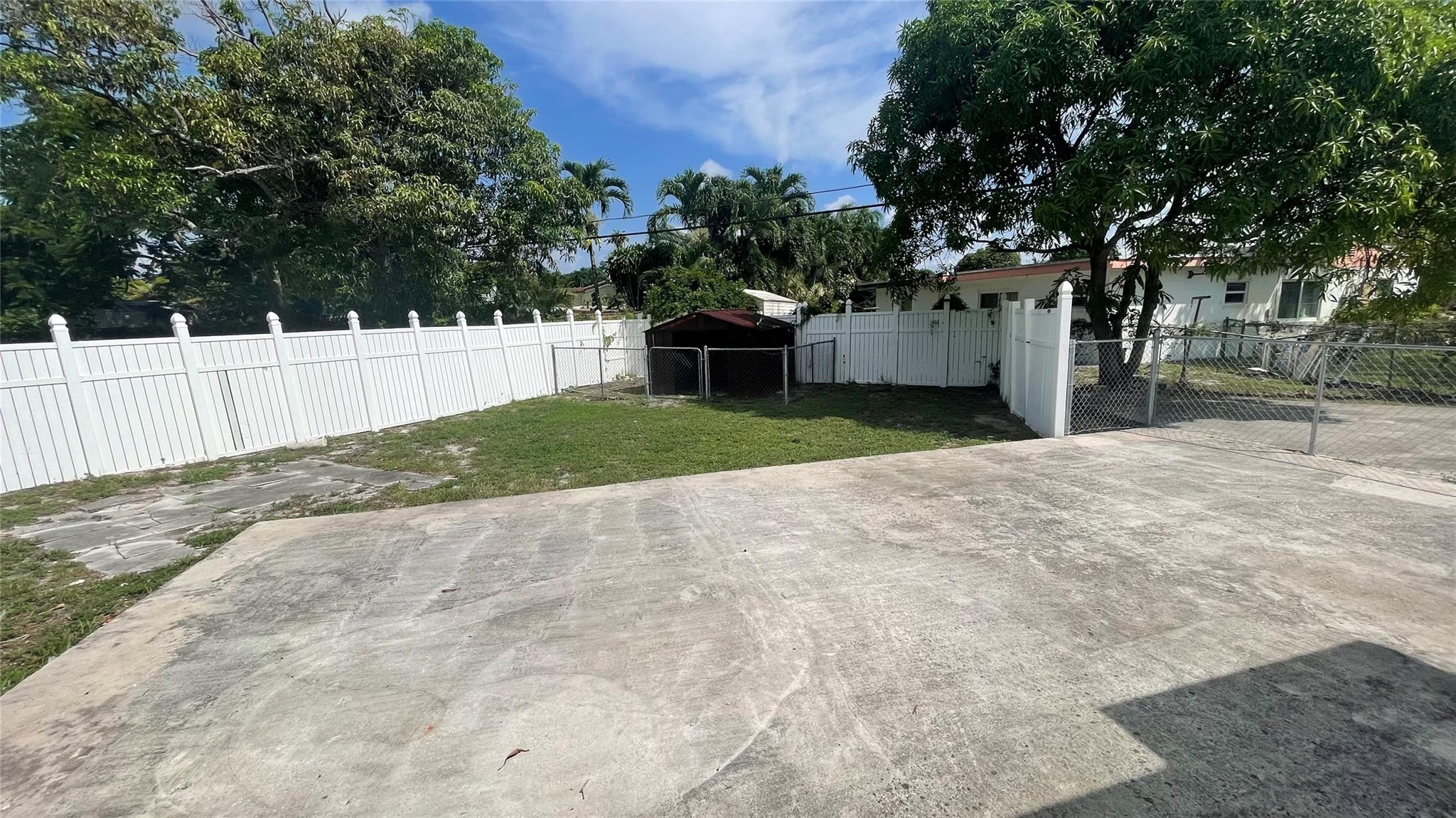 LAUDERDALE MANORS AMD PLA - Residential Lease