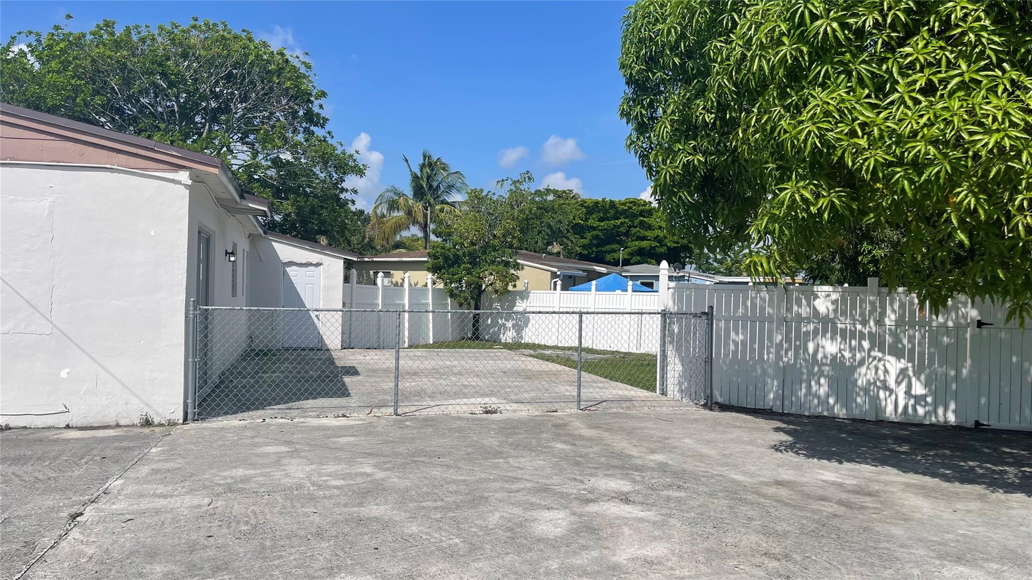 LAUDERDALE MANORS AMD PLA - Residential Lease