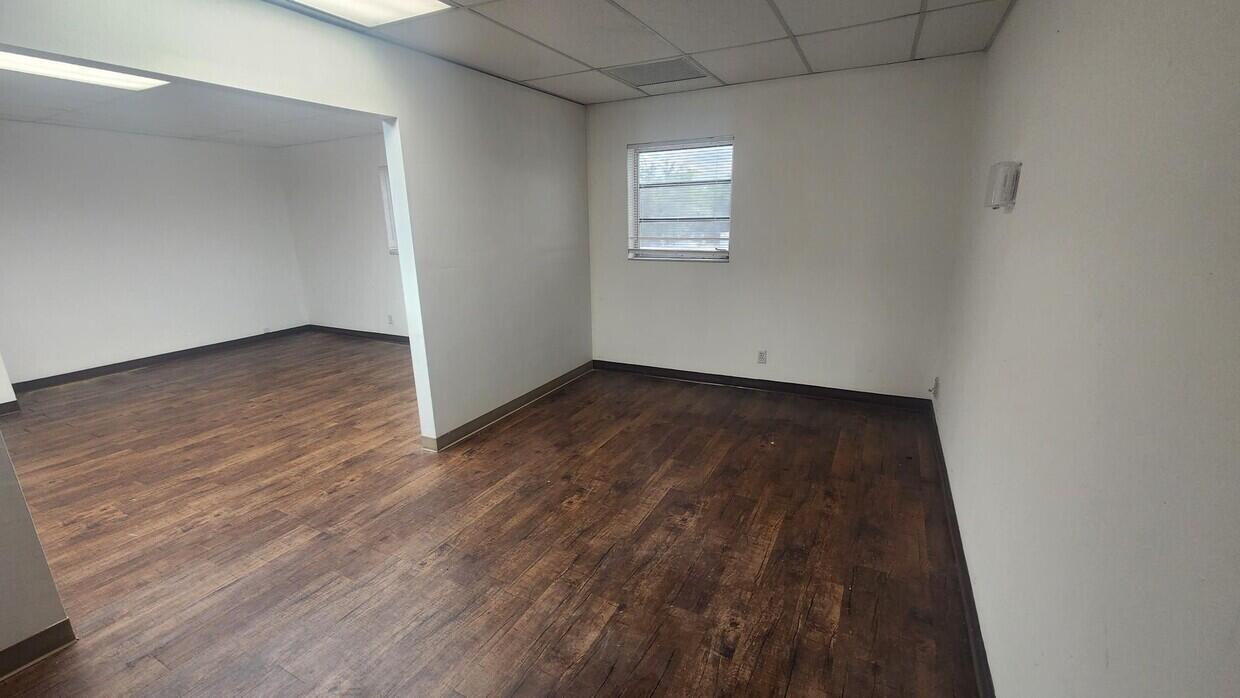 SUNRISE INDUSTRIAL PARK - Commercial Lease