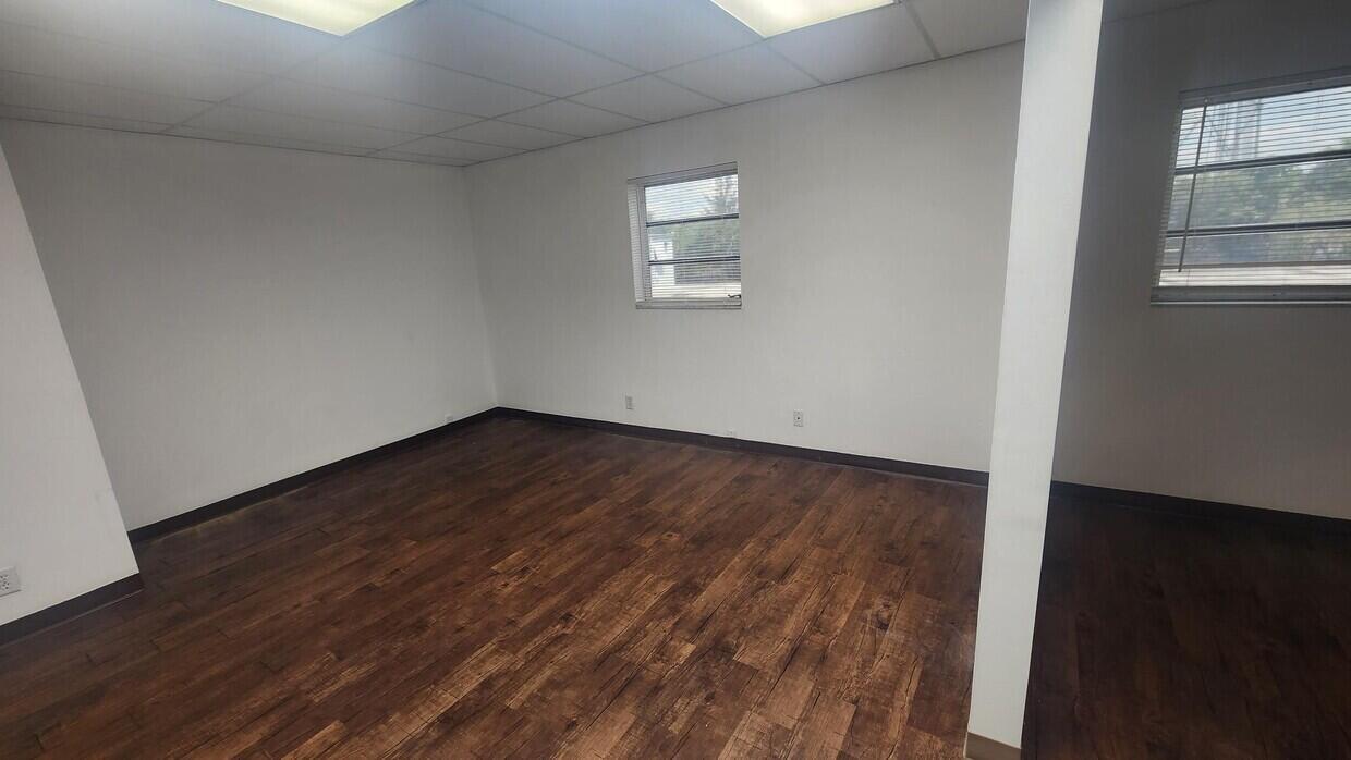 SUNRISE INDUSTRIAL PARK - Commercial Lease