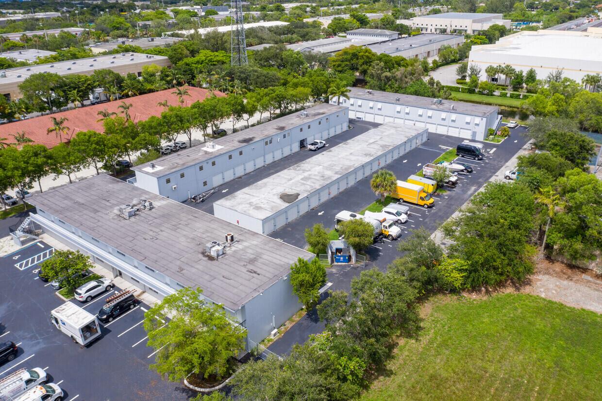 Located in the heart of Sunrise Industrial Park, Unit 257 offers an excellent opportunity for businesses seeking an efficient and convenient office location. This second-floor space spans 635 square feet and is open space, providing a functional layout for a variety of business needs. With electric included in the rent, you can enjoy a hassle-free set up and predictable operating costs. Don't miss out.