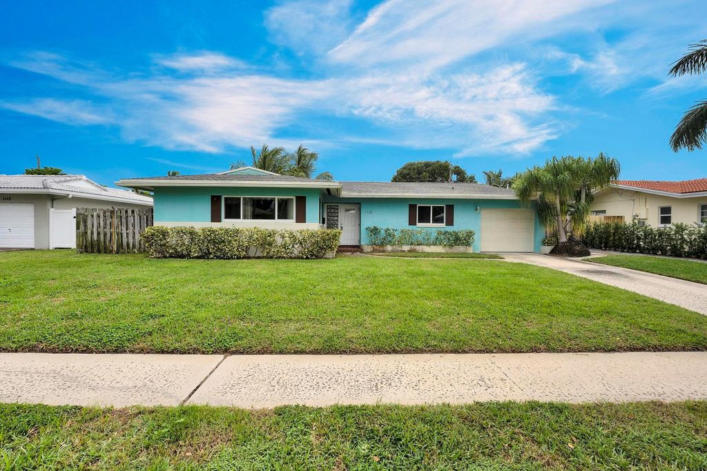 Photo of 1120 SW 13th Street, Boca Raton, FL 33486 (MLS # F10410770)