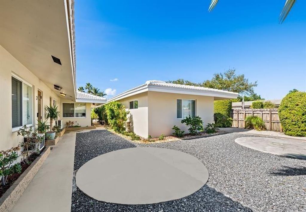 Photo of 1241 NE 16th Terrace #5, Fort Lauderdale, FL 33304 (MLS # F10545592)