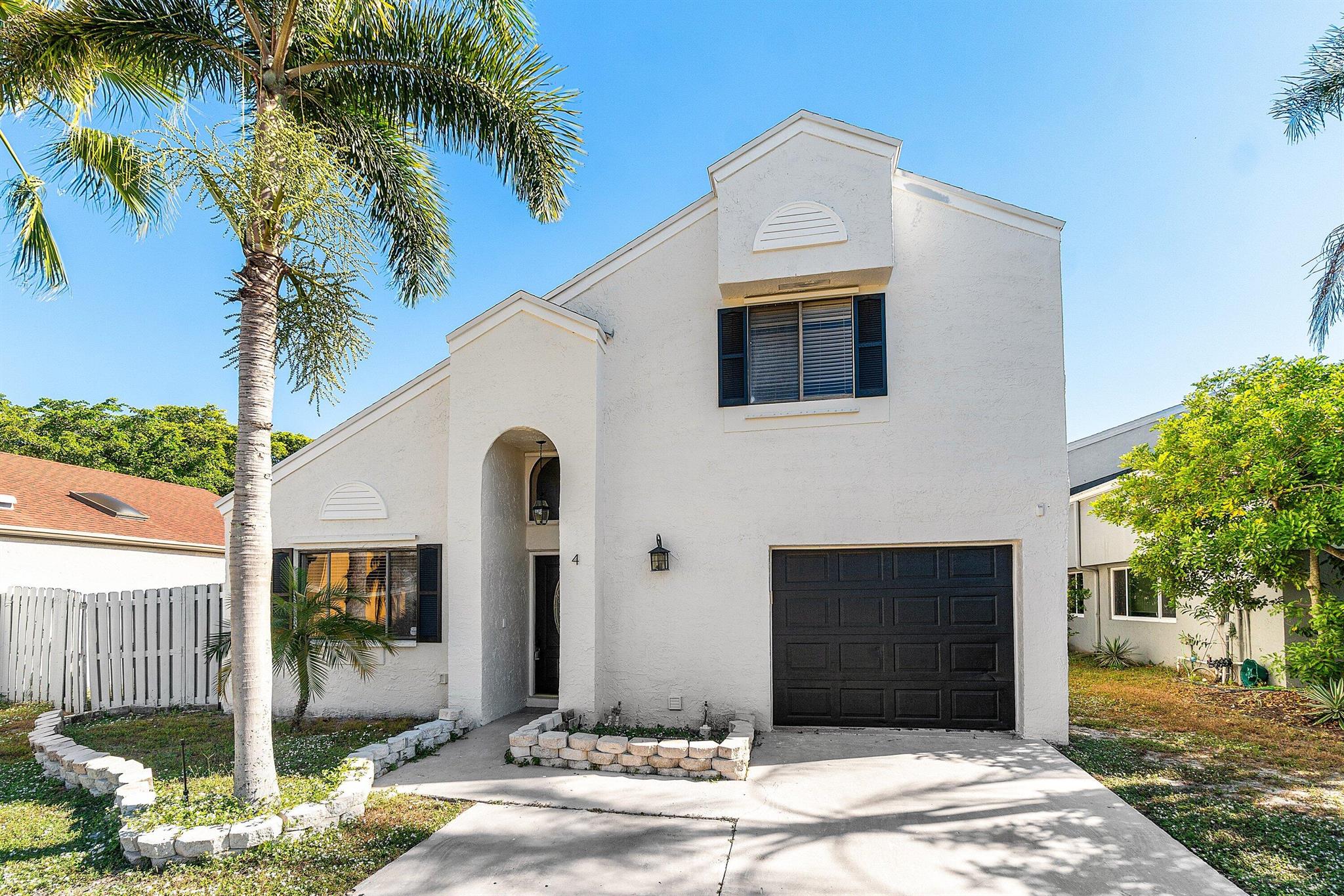 BOYNTON LAKES - Residential