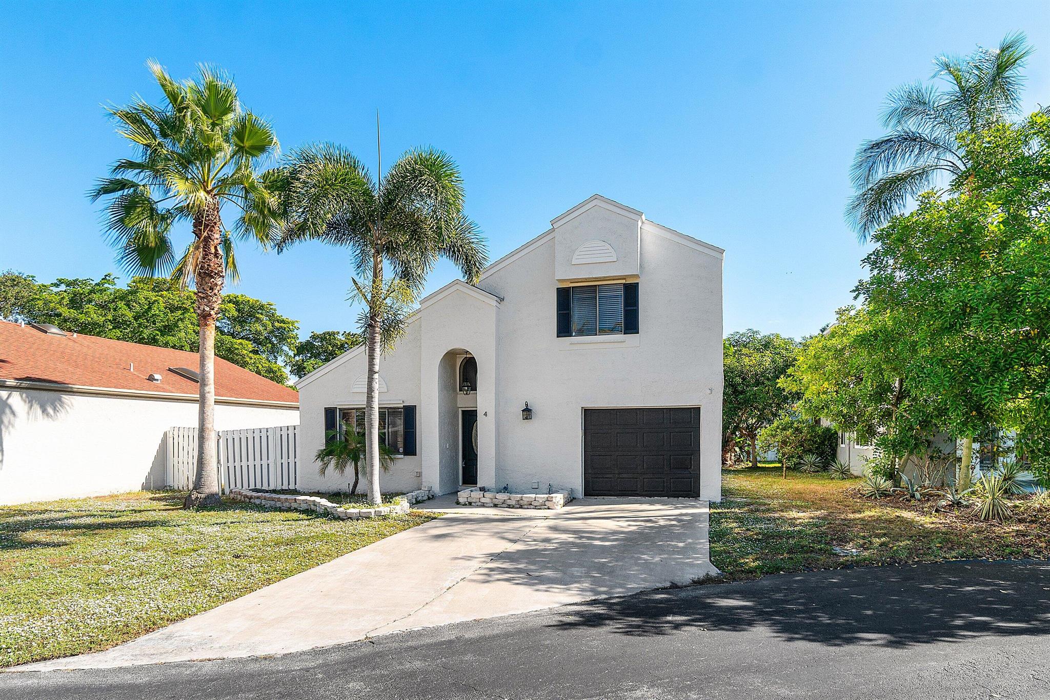 BOYNTON LAKES - Residential