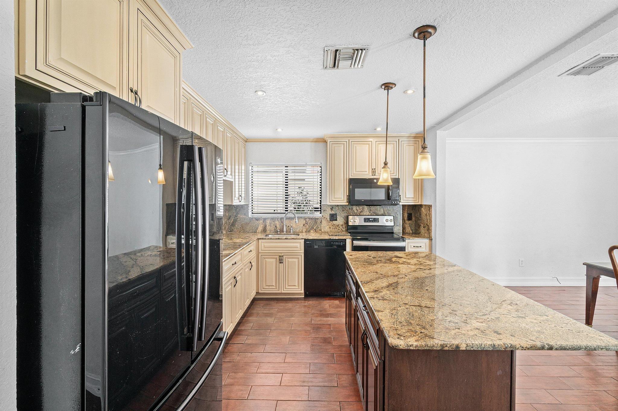 BOYNTON LAKES - Residential