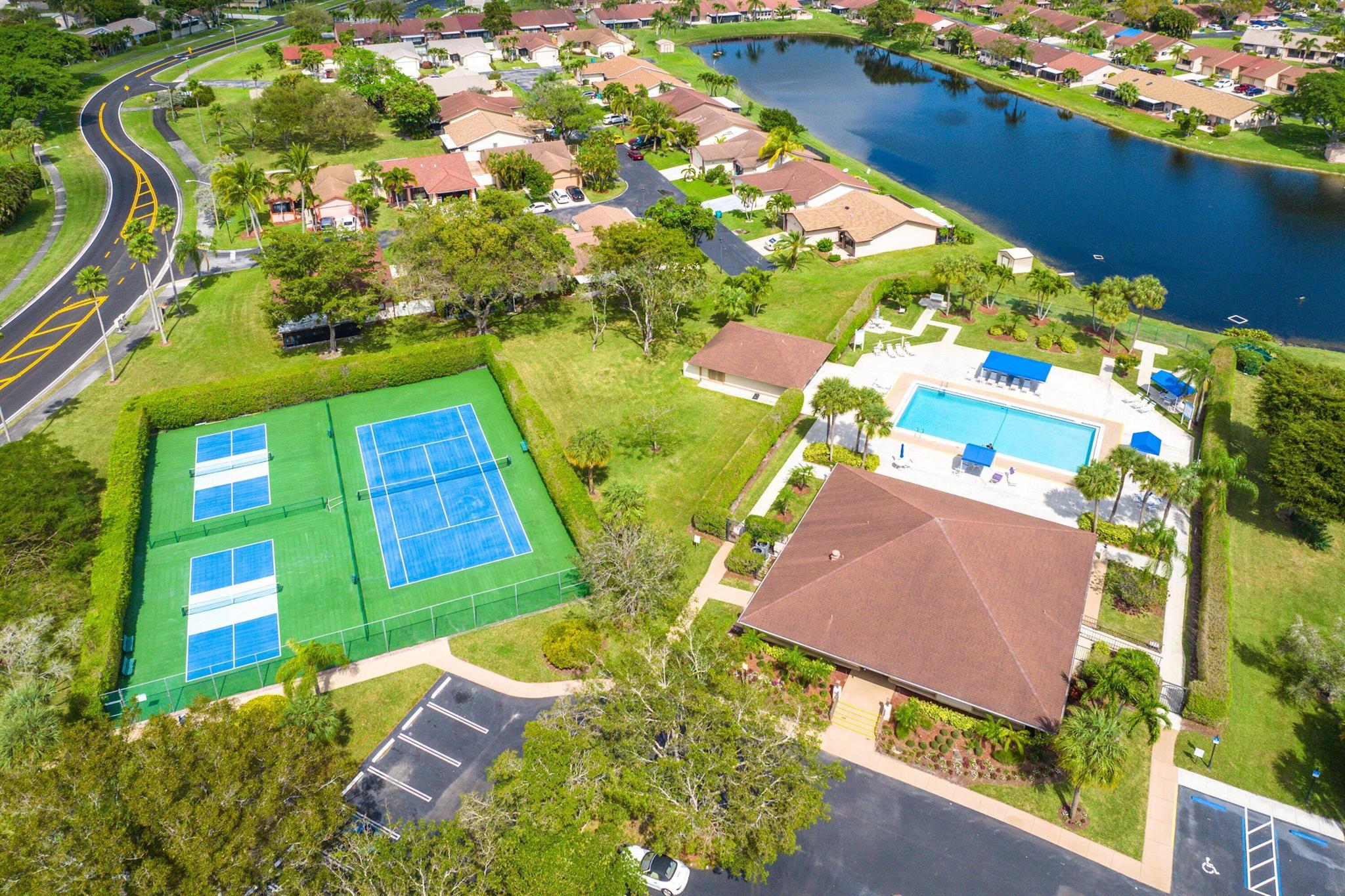 BOYNTON LAKES - Residential