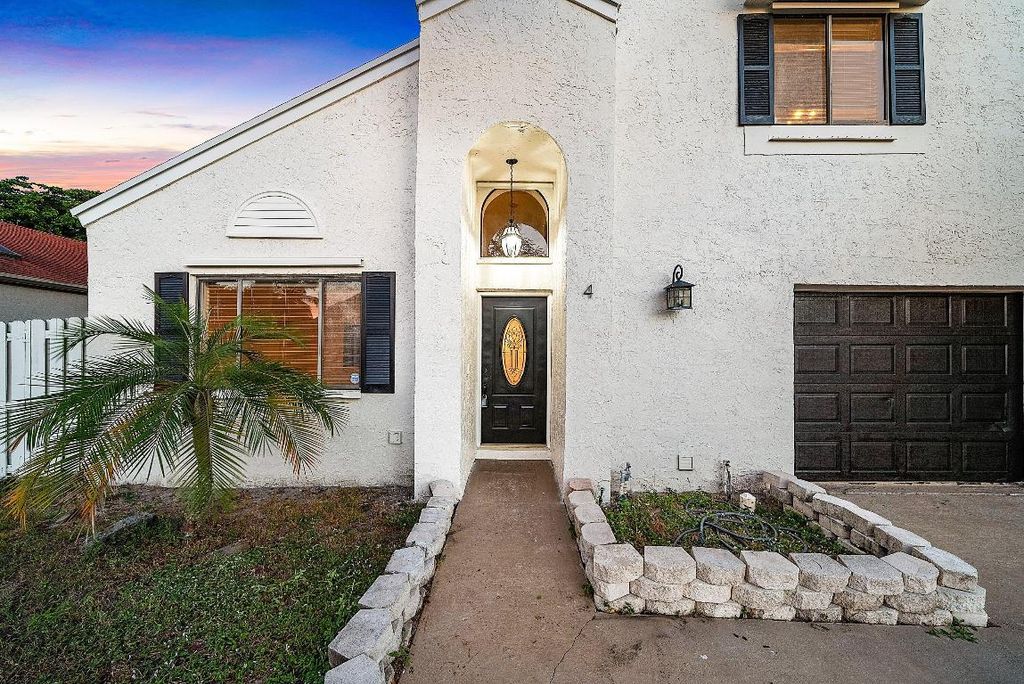 Photo of 4 Elton Place, Boynton Beach, FL 33426 (MLS # R11144028)