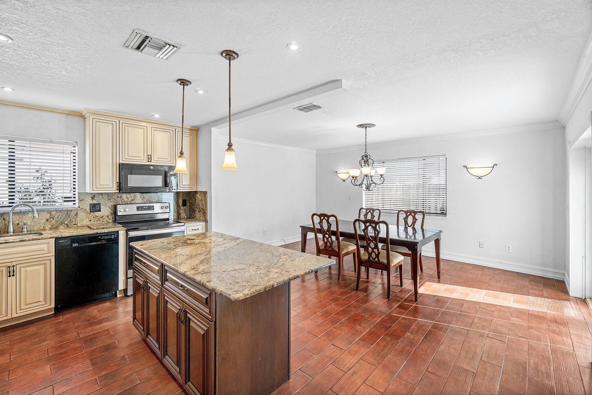 BOYNTON LAKES - Residential