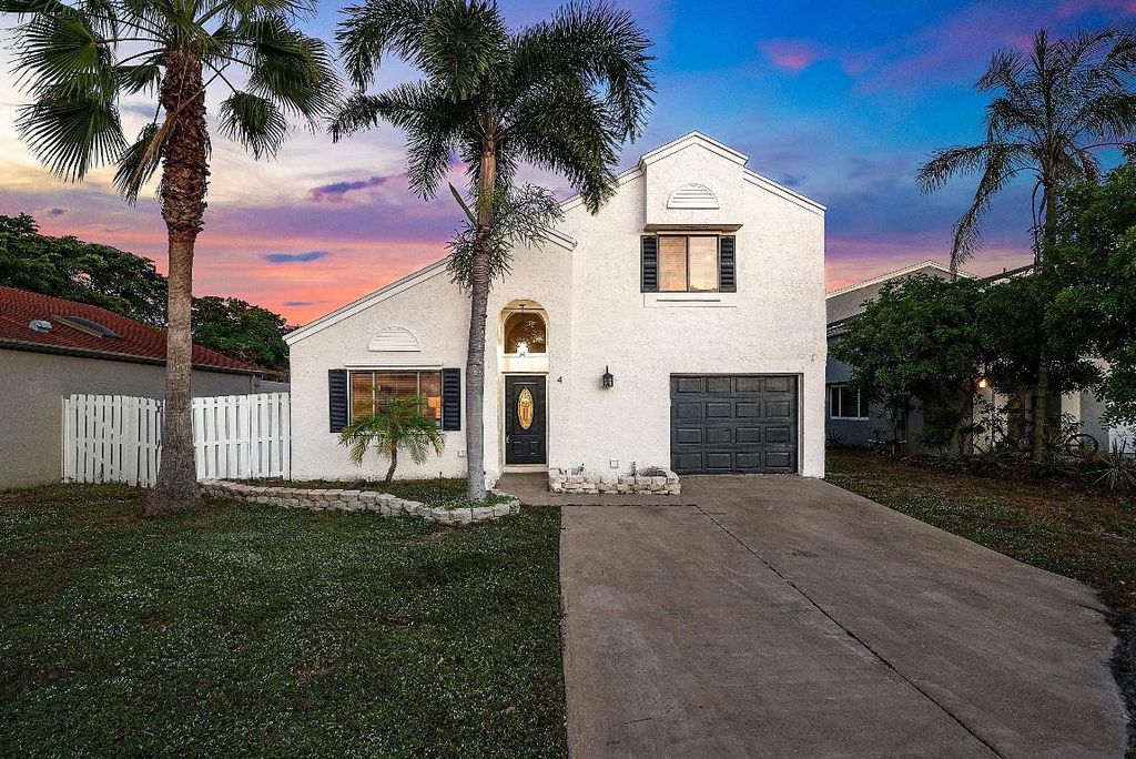 Photo of 4 Elton Place, Boynton Beach, FL 33426 (MLS # R11144028)